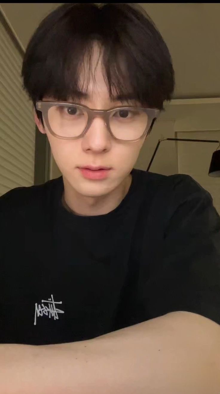 Fan-made special wallpaper for Hwang Minhyun