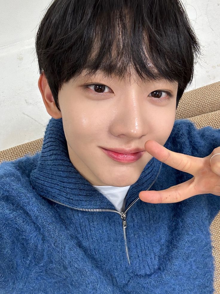 A moment captured by EVNNE's fan