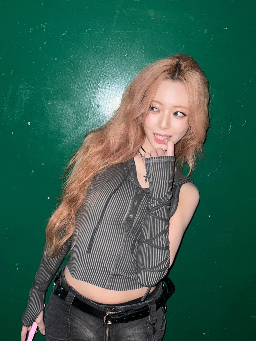 Behind-the-scenes cut of ITZY