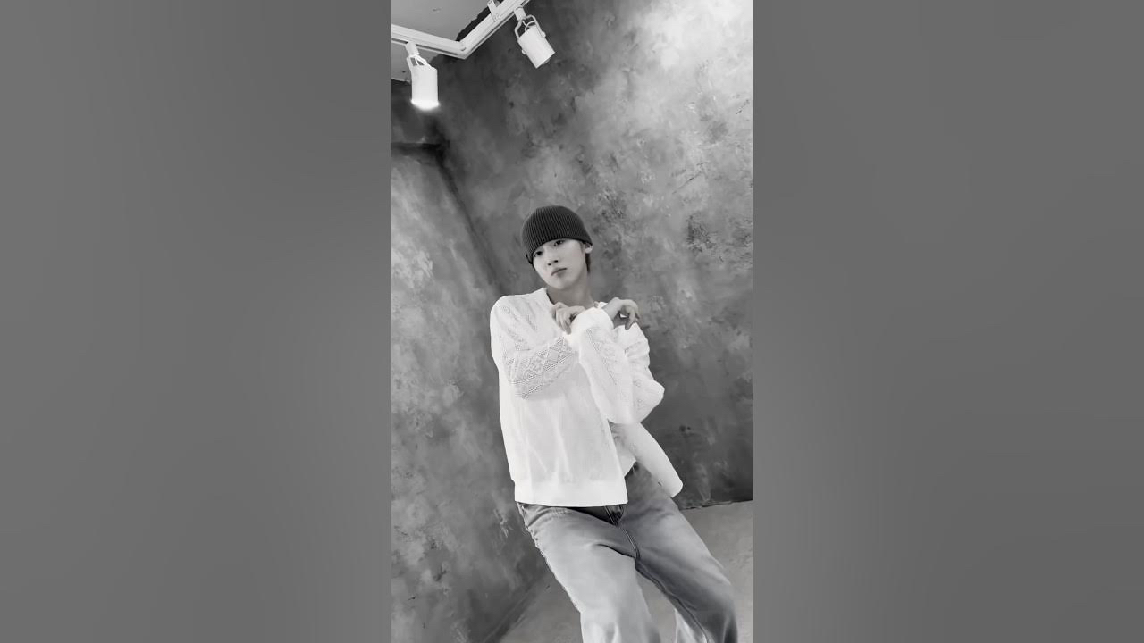 A moment captured by Kim Yohan (WEi)'s fan