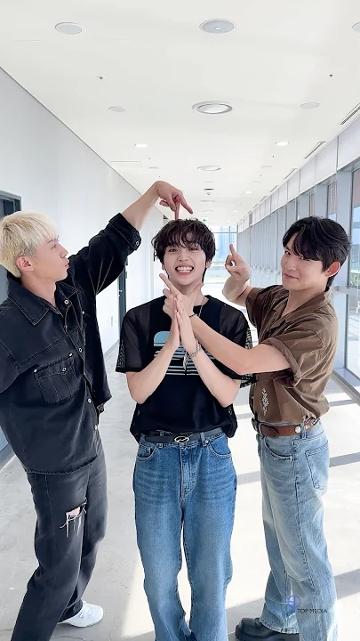 Latest photo of Hyeongjun (CRAVITY)
