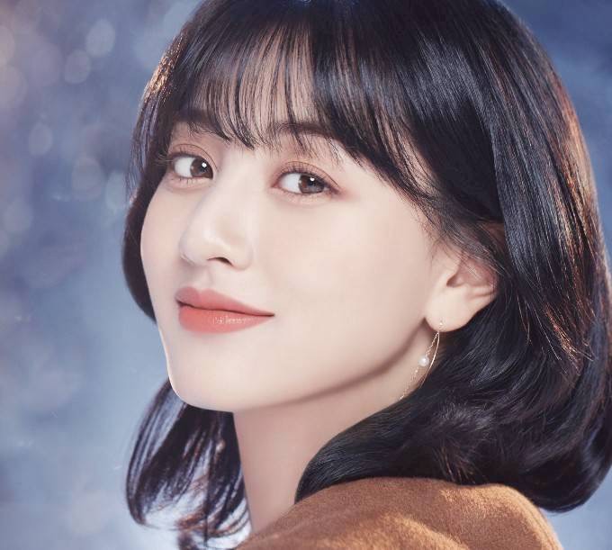Foto aktivitas terbaru Jihyo (TWICE)