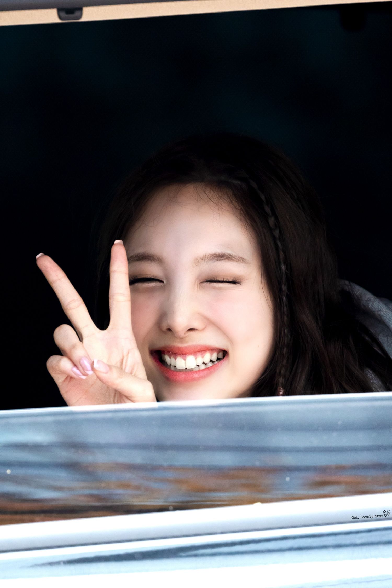 Foto aktivitas terbaru Nayeon (TWICE)