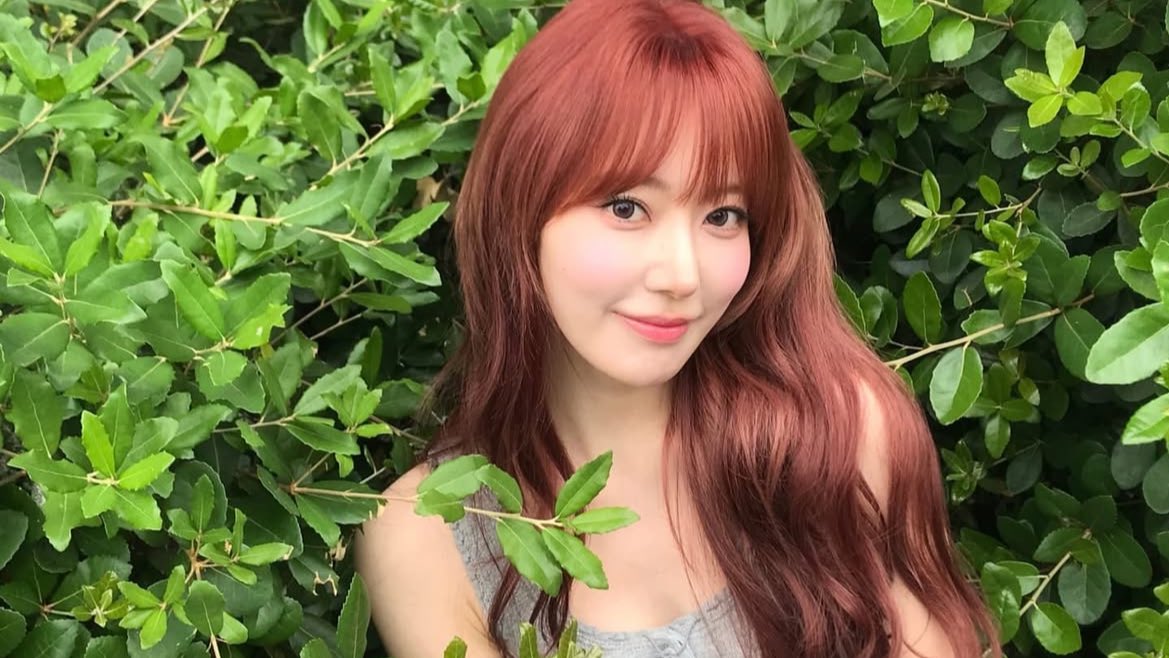 Behind-the-scenes cut of Sakura (LE SSERAFIM)