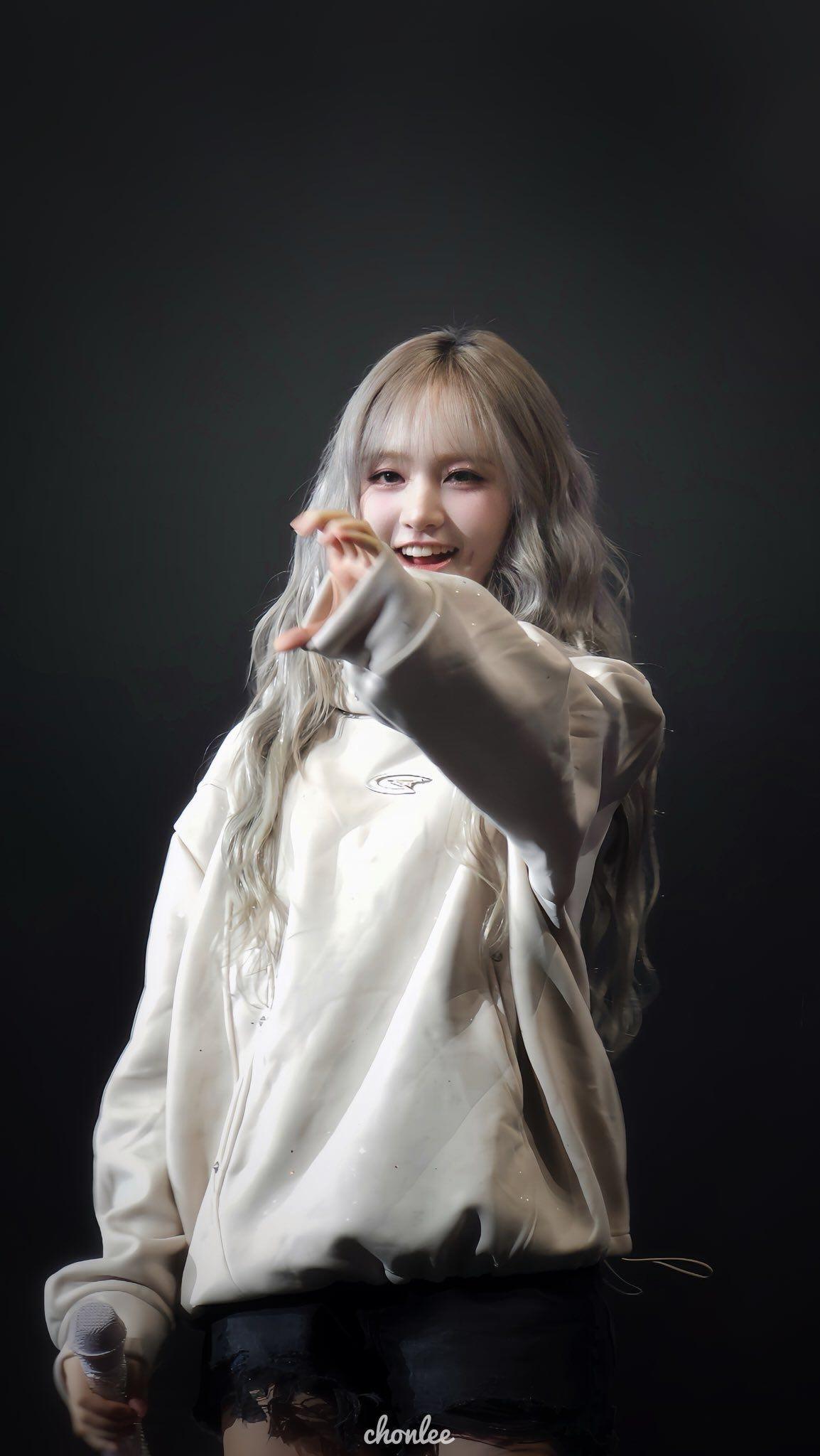 A moment captured by LIZ (IVE)'s fan