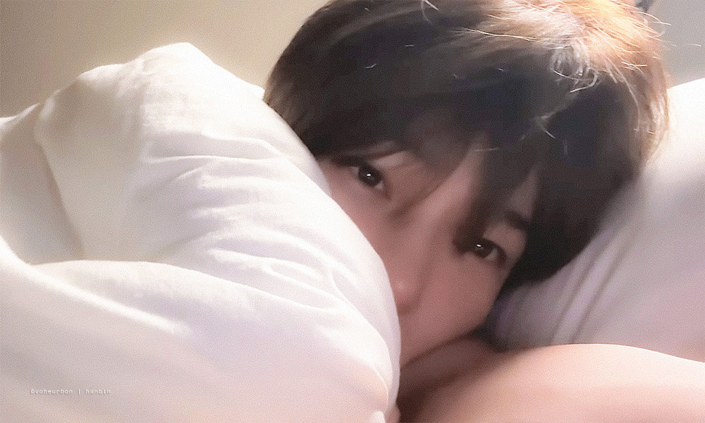 Recent activity shot of Sung Hanbin (ZEROBASEONE)