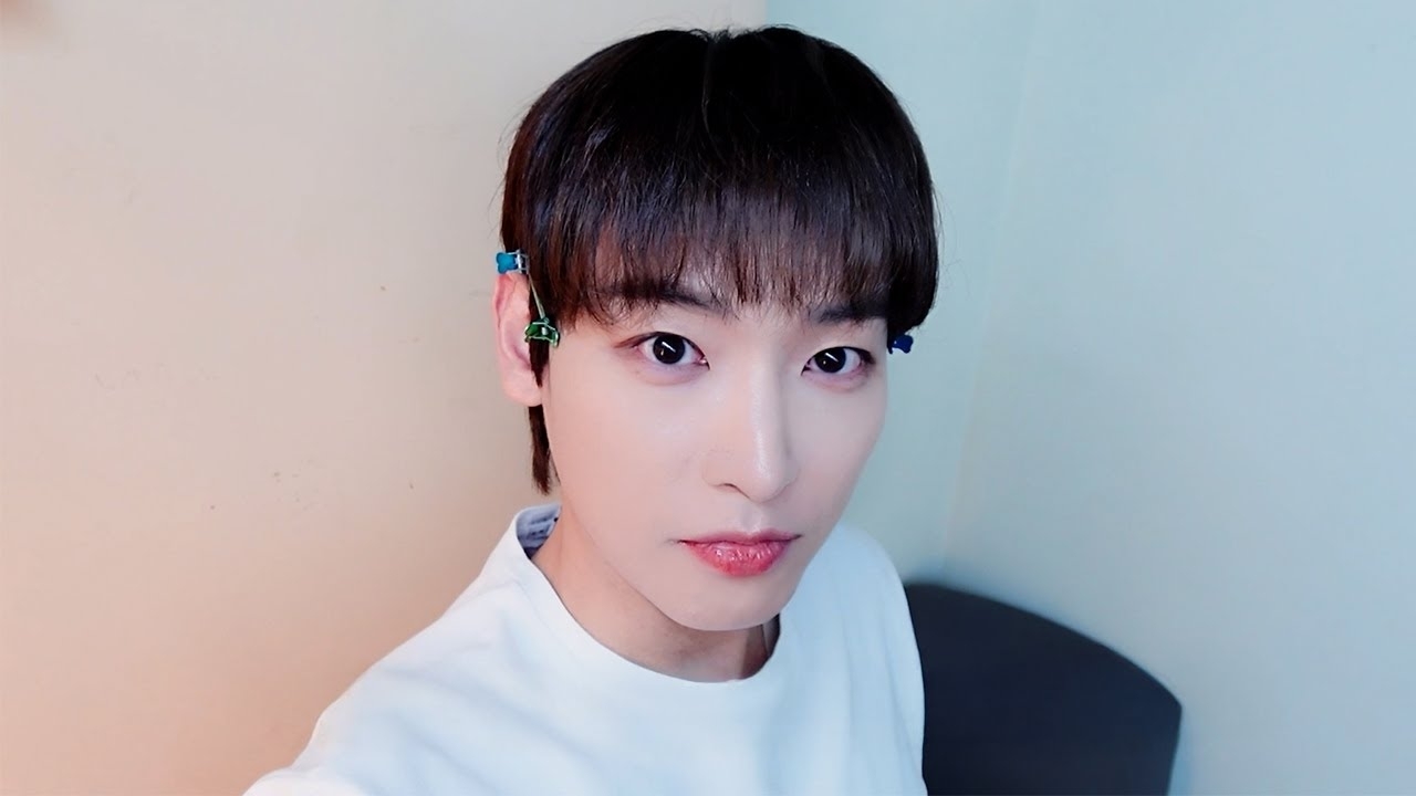 Behind-the-scenes cut of Inseong (SF9)