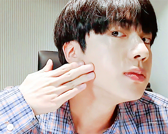 Momen yang diabadikan oleh penggemar Jin (BTS)