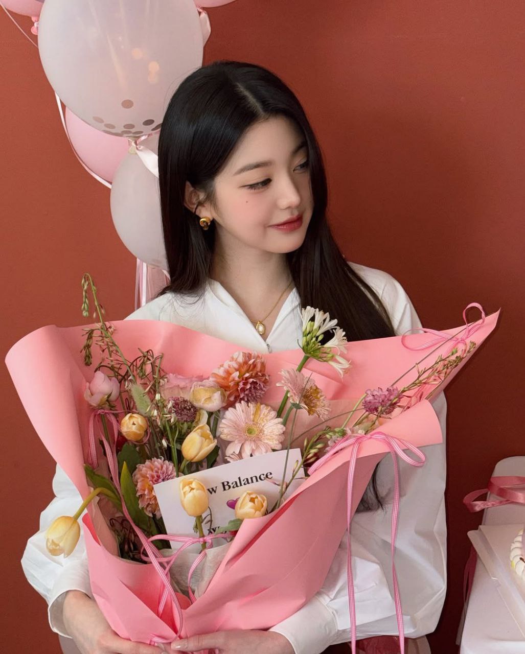 Behind-the-scenes cut of Jang Wonyoung (IVE)