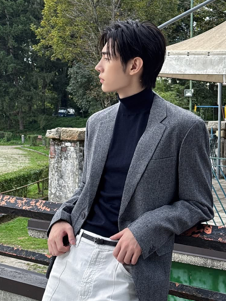 Foto aktivitas terbaru Sunghoon (ENHYPEN)