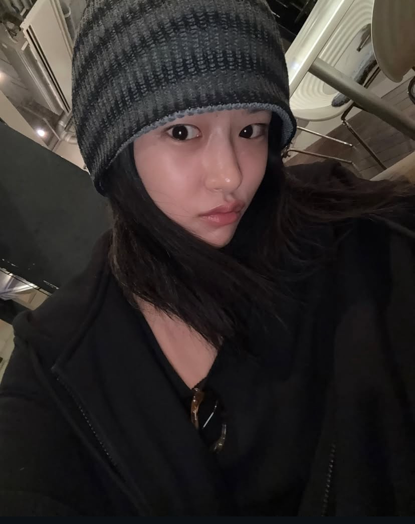Recent activity shot of An Yujin (IVE)
