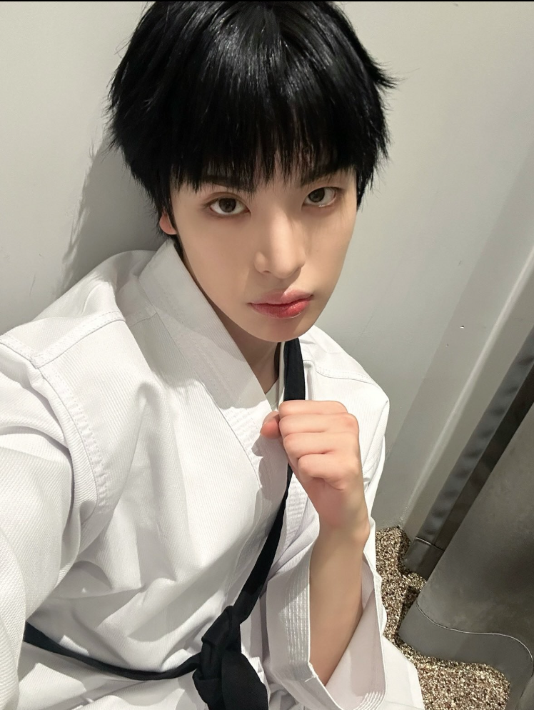 Behind-the-scenes cut of Yechan (Xikers)