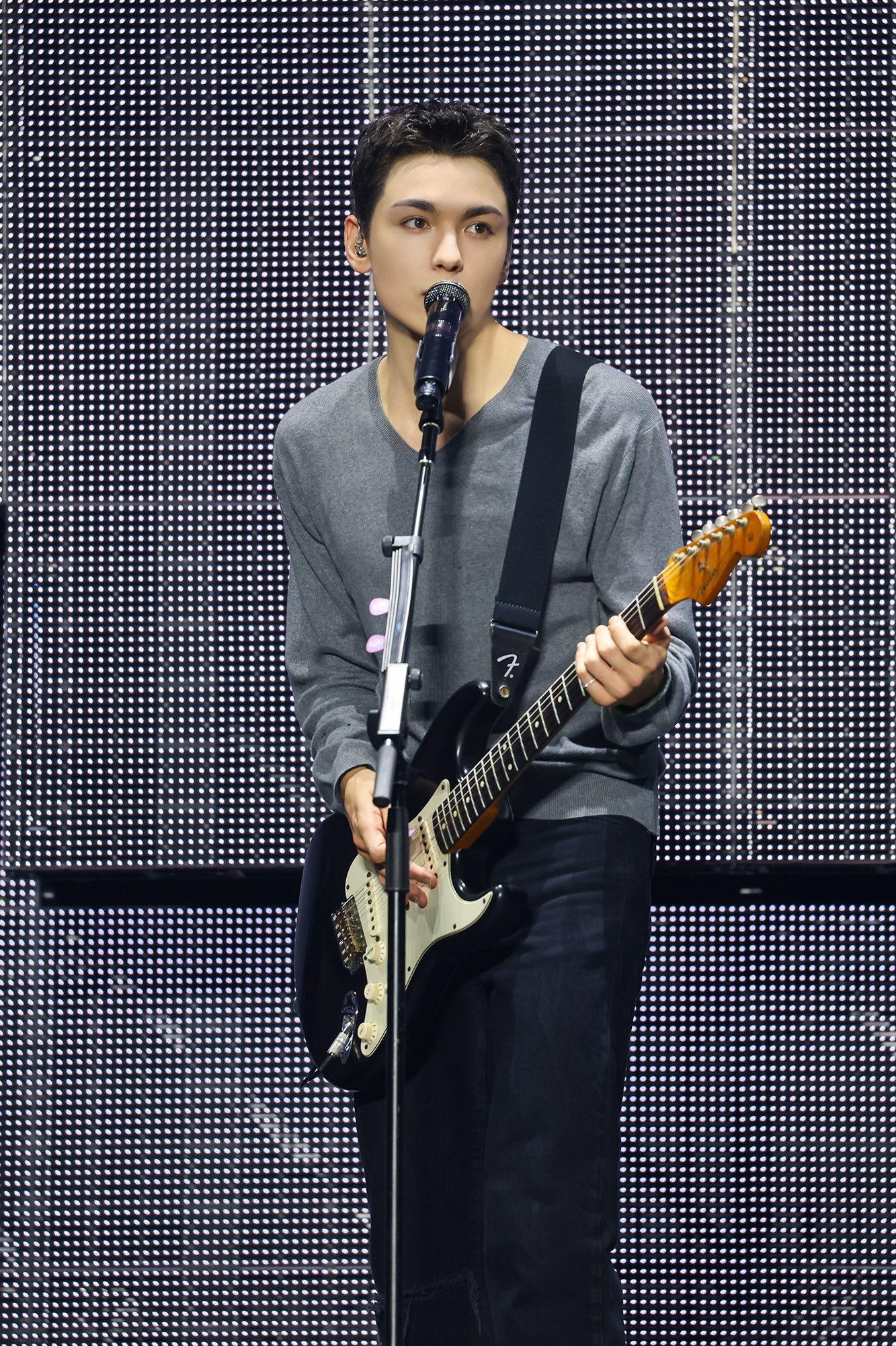 A moment captured by Vernon (SEVENTEEN)'s fan