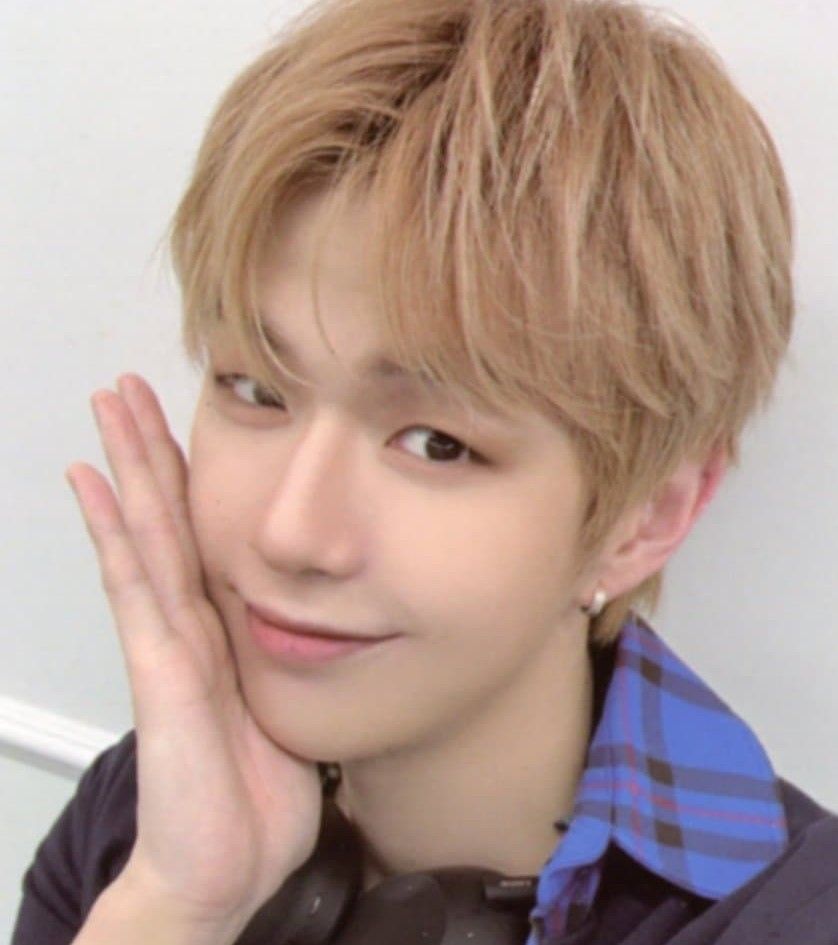 Behind-the-scenes cut of Kang Daniel