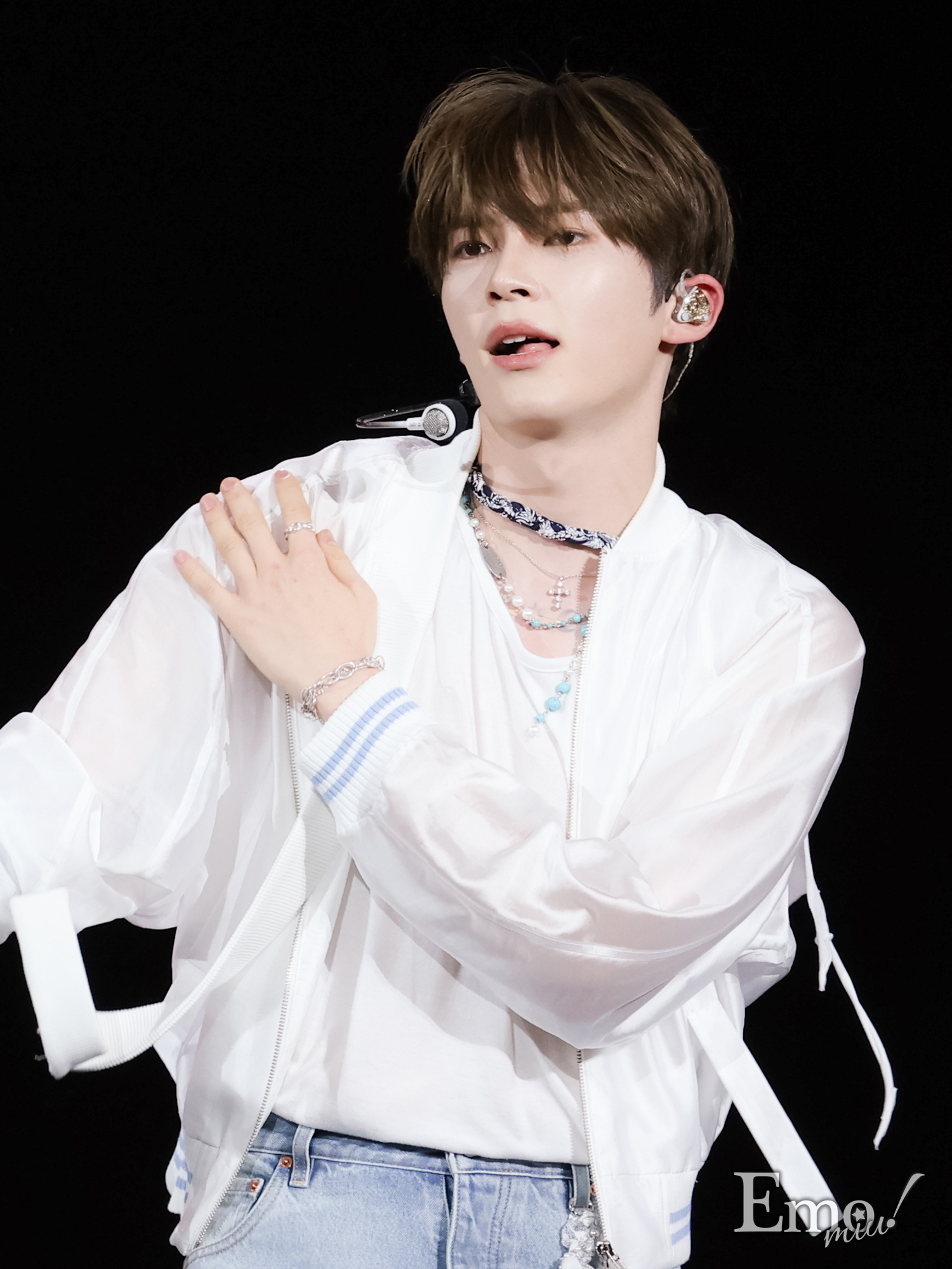 Behind-the-scenes cut of Sung Hanbin (ZEROBASEONE)