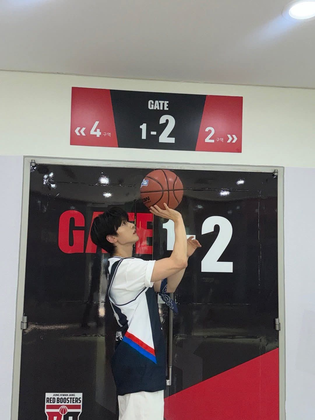 Recent activity shot of Seok Matthew (ZEROBASEONE)