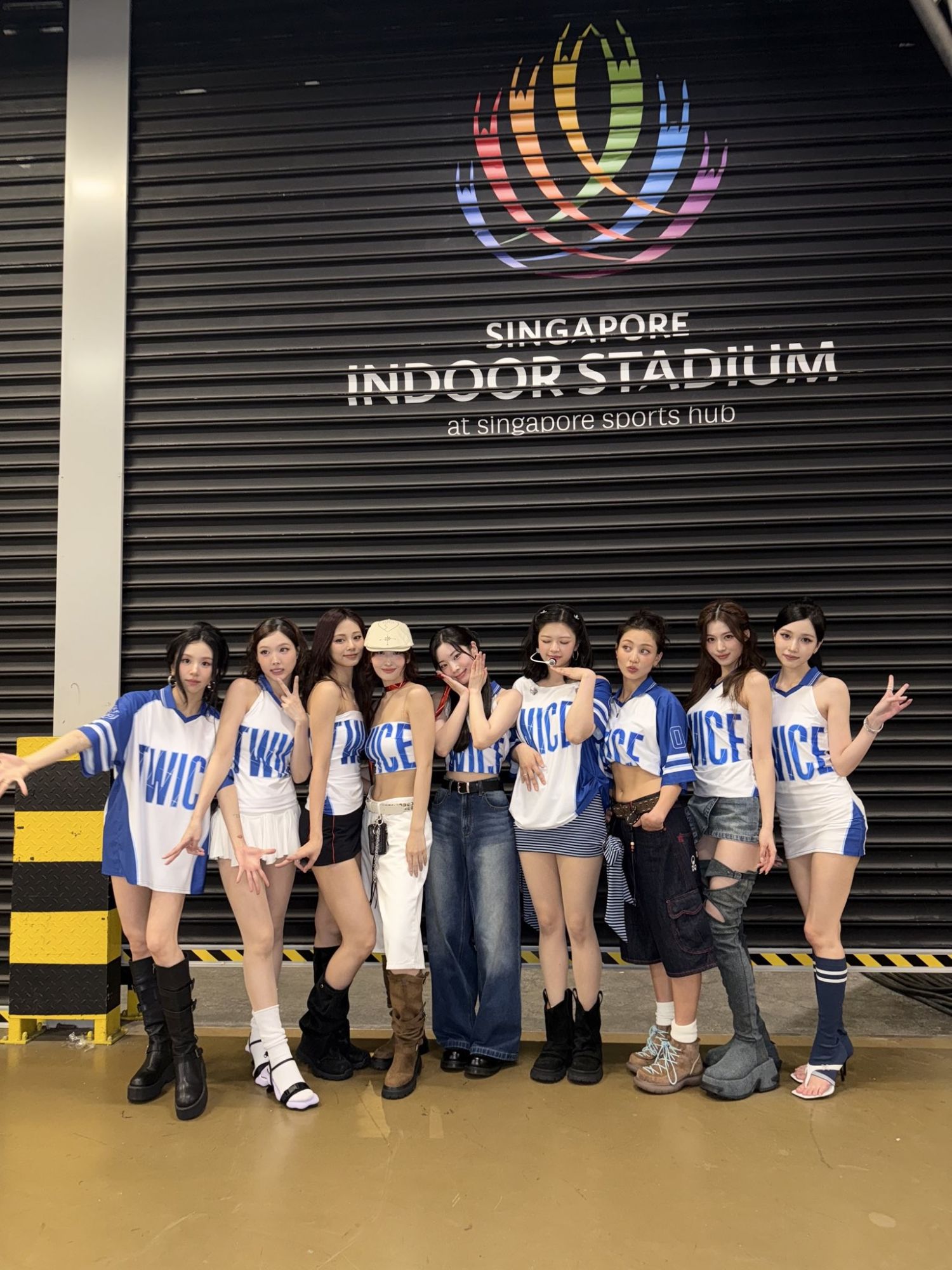 Momen yang diabadikan oleh penggemar TWICE