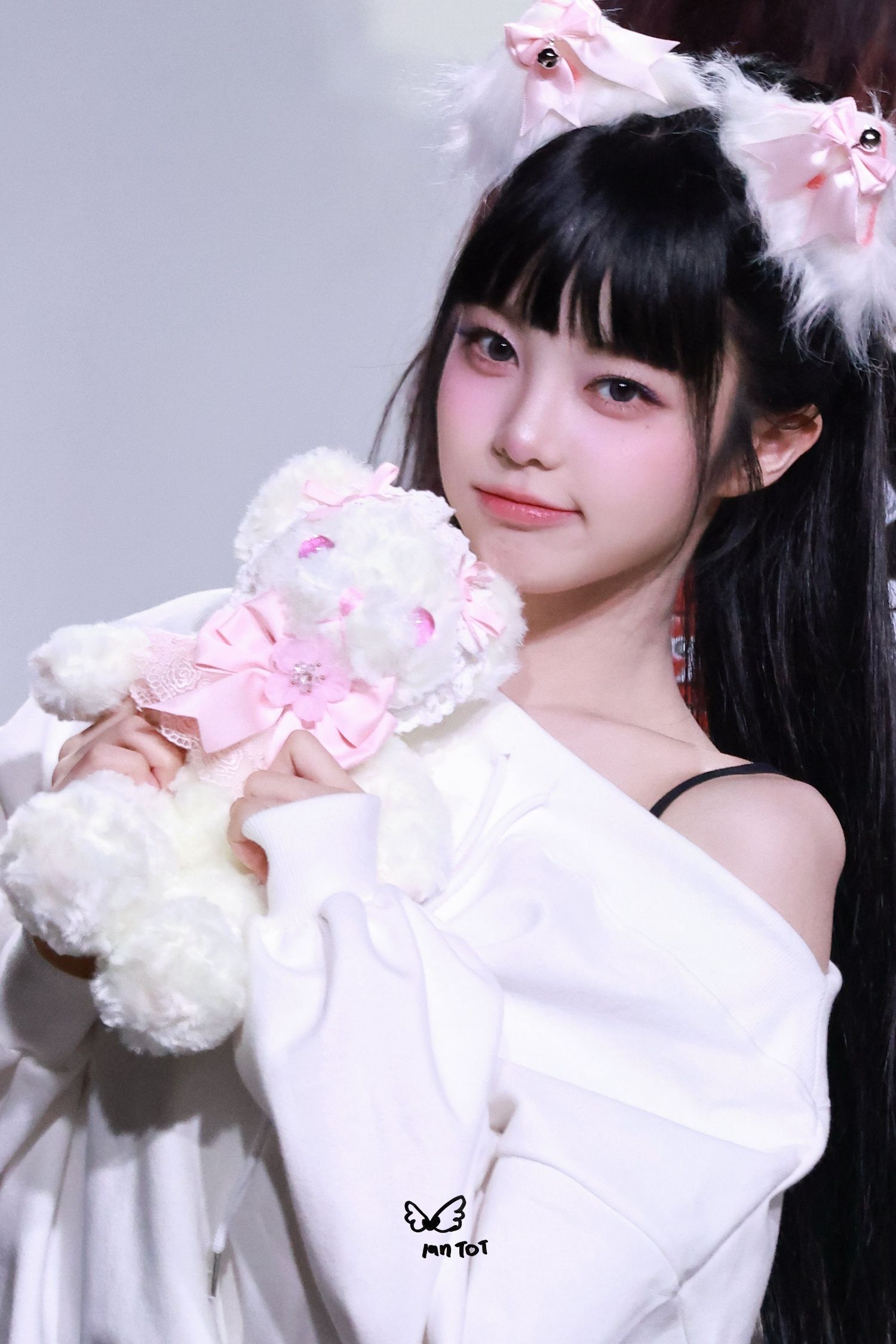 A moment captured by Ian (Hearts2Hearts)'s fan