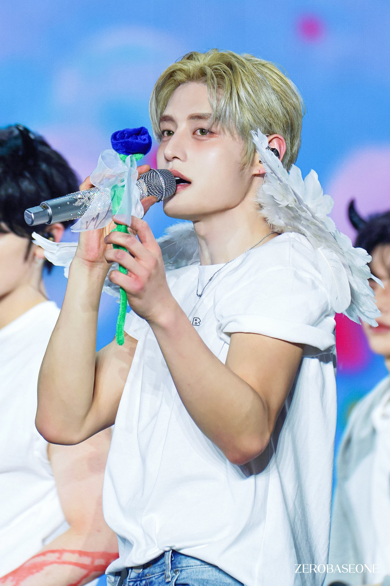 A moment captured by Kim Jiwoong (ZEROBASEONE)'s fan