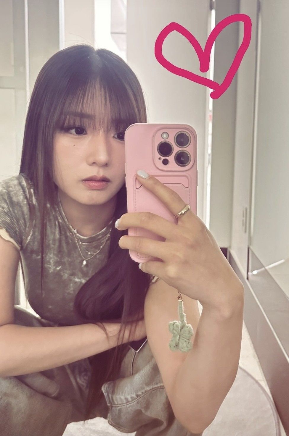 Foto terbaru Yoon Bomi (Apink)