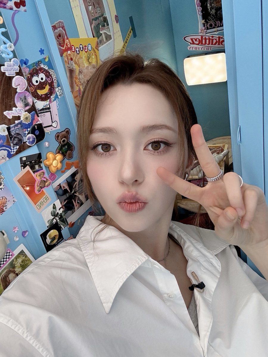 A moment captured by FIFTY FIFTY's fan