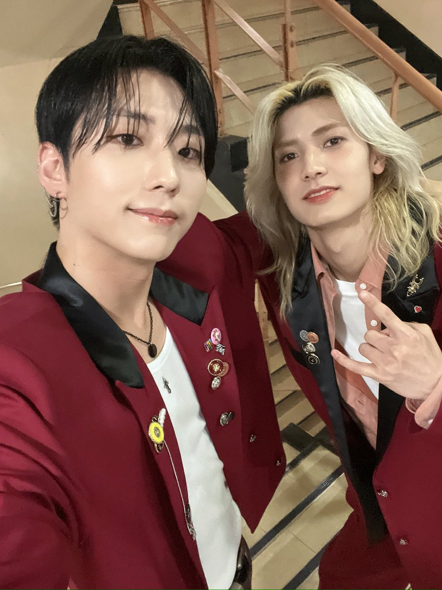 Behind-the-scenes cut of Xdinary Heroes