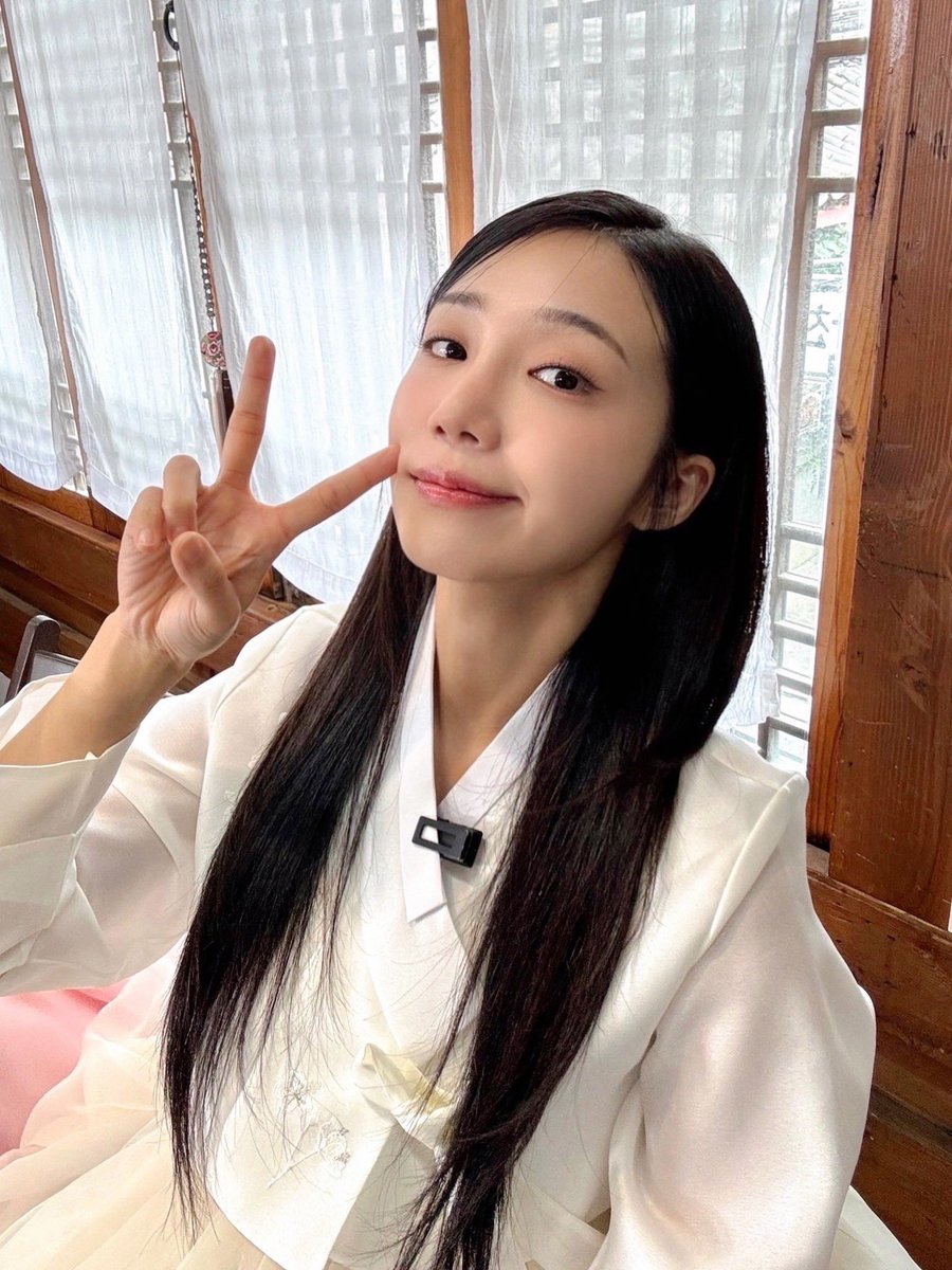Behind-the-scenes cut of Apink