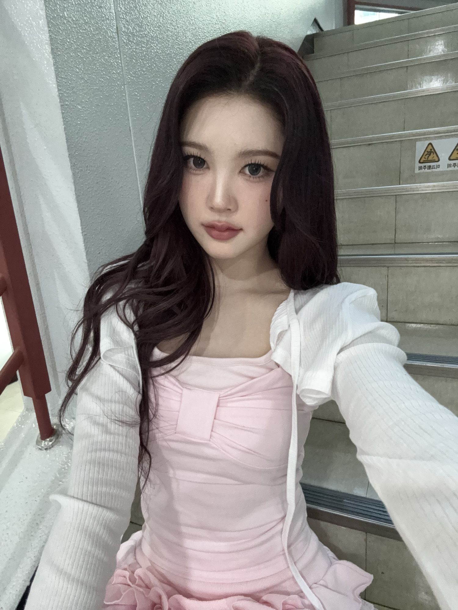 Behind-the-scenes cut of A-na (Hearts2Hearts)