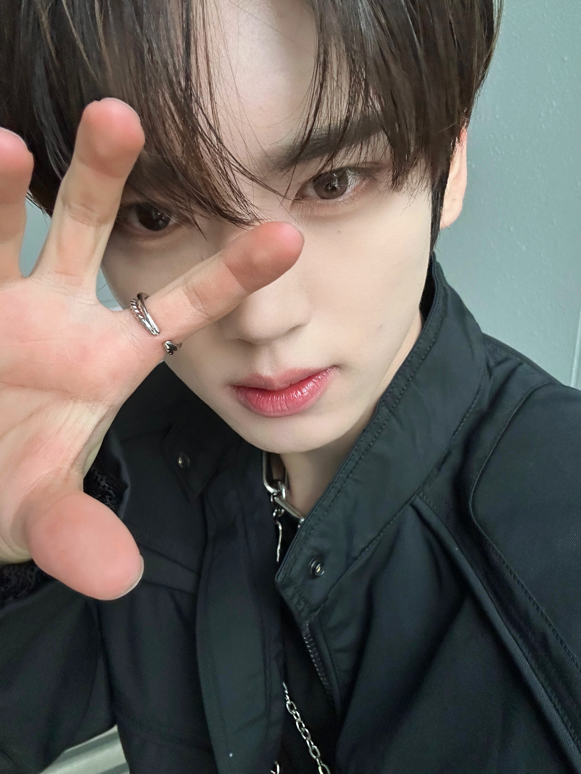 Recent activity shot of Han Yujin (ZEROBASEONE)