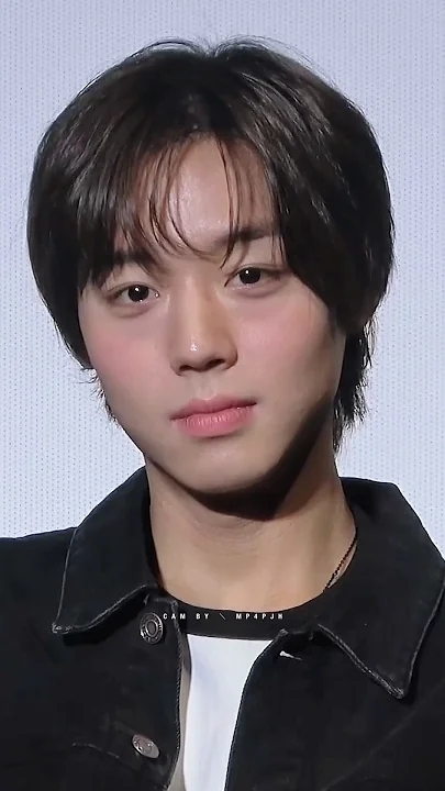 Fan-made special wallpaper for Park Jihoon