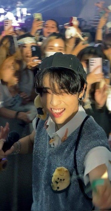Latest photo of HAN (Stray Kids)