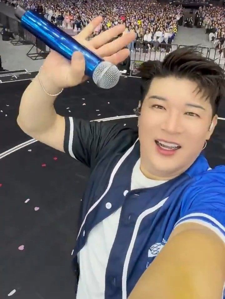 A moment captured by Shindong (Super Junior)'s fan