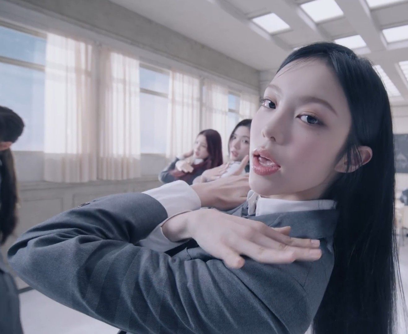 A moment captured by Ian (Hearts2Hearts)'s fan