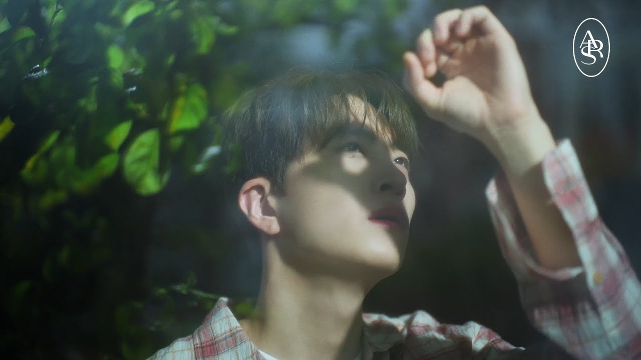 Behind-the-scenes cut of Youngjae (GOT7)