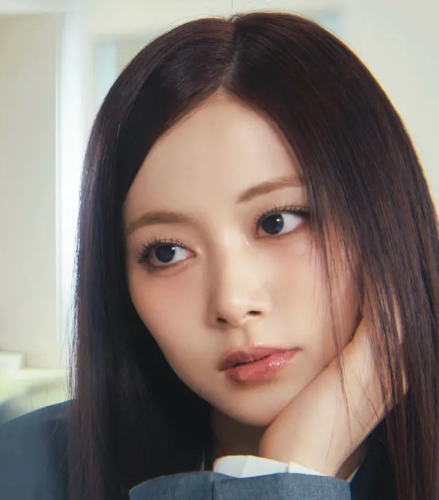 Behind-the-scenes cut of Tzuyu (TWICE)