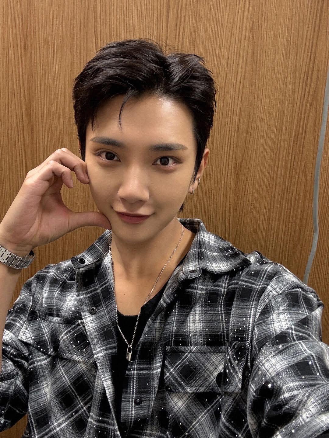 A moment captured by Joshua (SEVENTEEN)'s fan