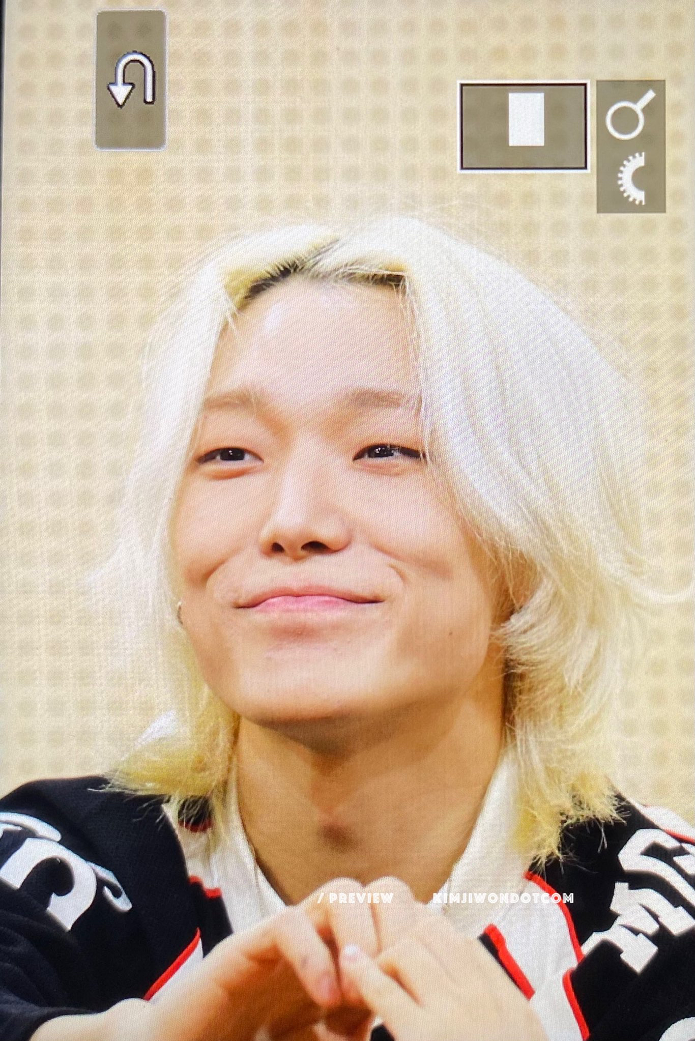 Recent activity shot of BOBBY (iKON)