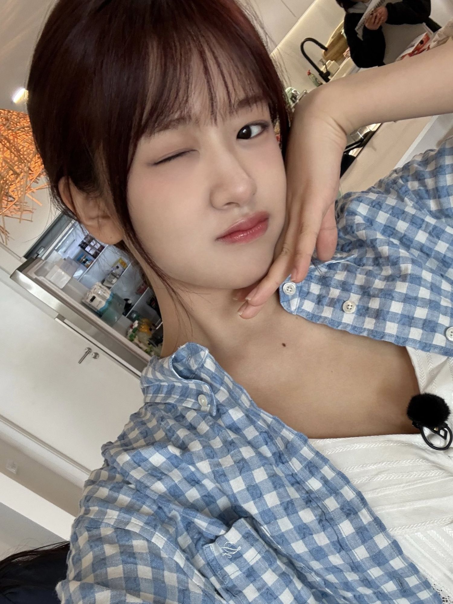 A moment captured by An Yujin (IVE)'s fan