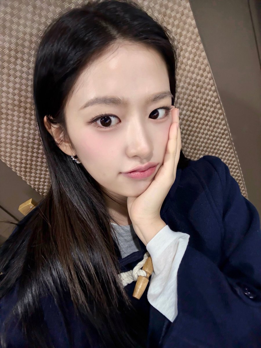 Behind-the-scenes cut of IVE