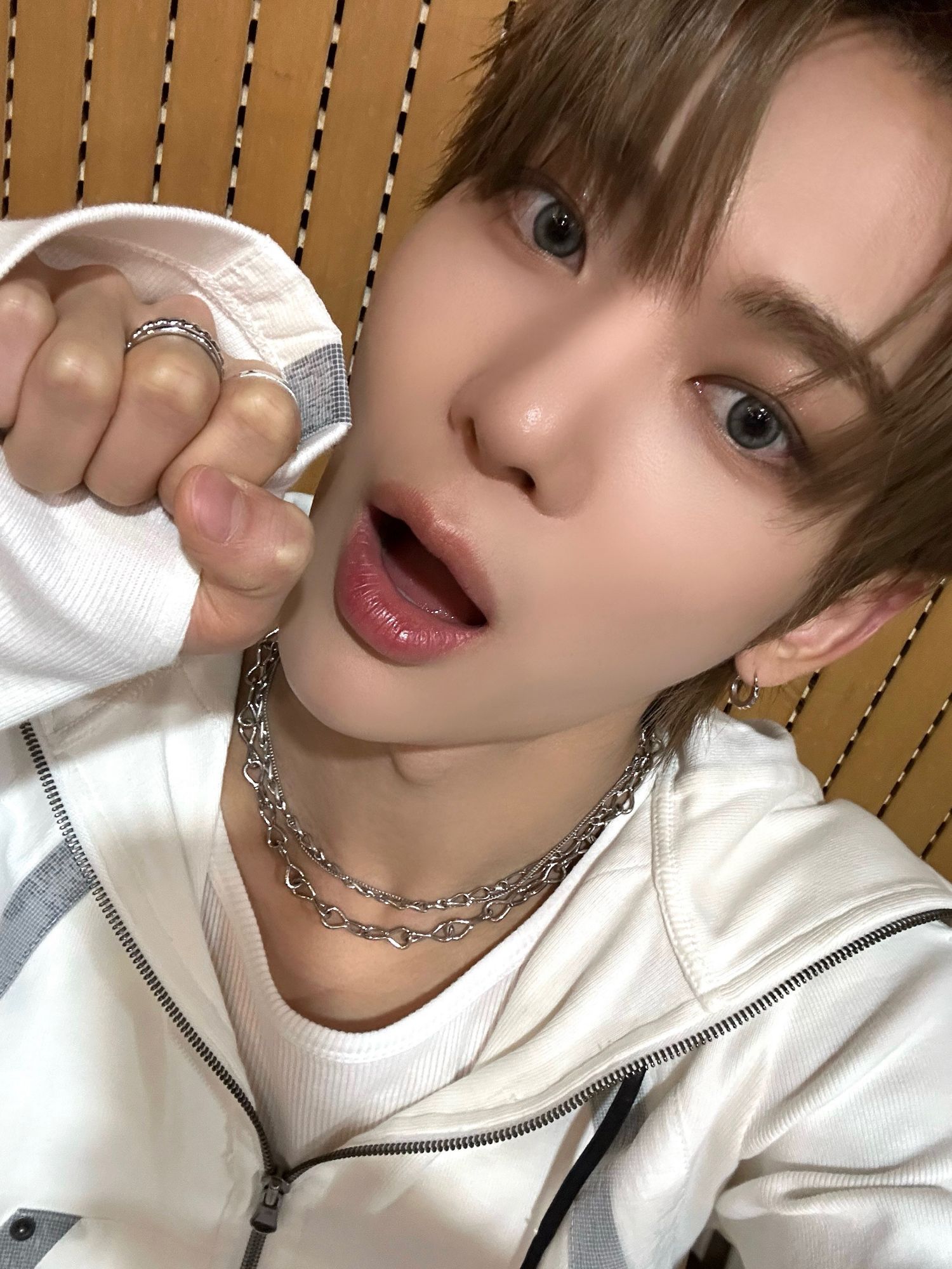 Behind-the-scenes cut of Siyun (NOWZ)