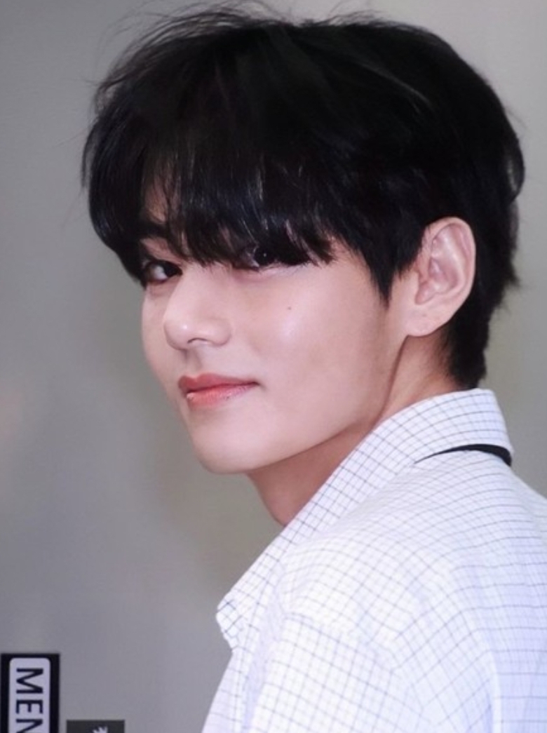 뷔 (방탄소년단) 최근 활동샷