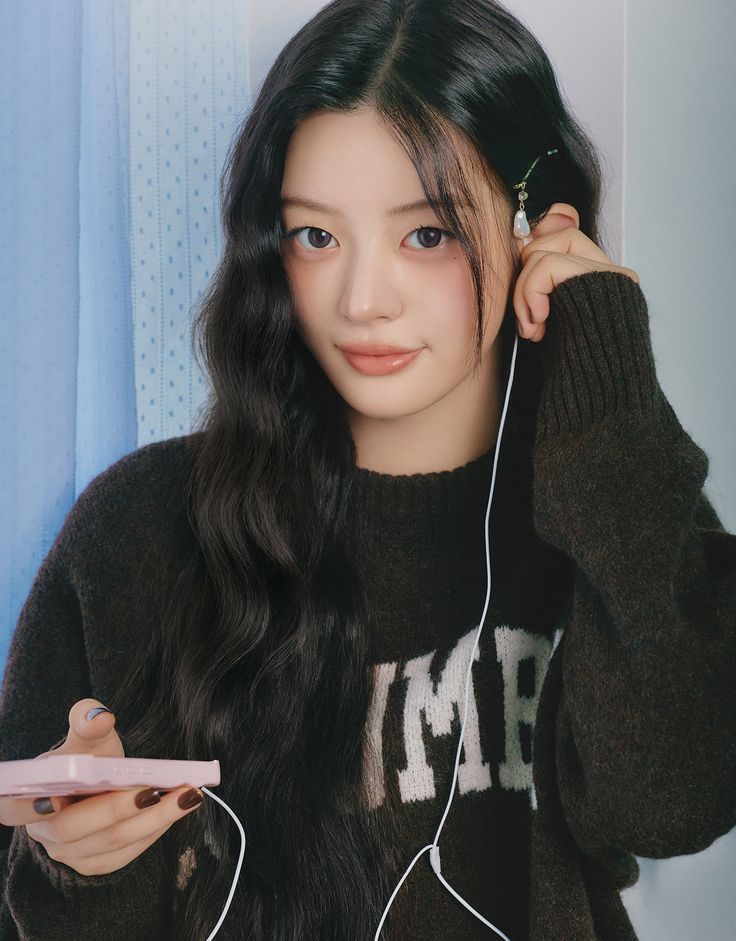 Latest photo of ILLIT