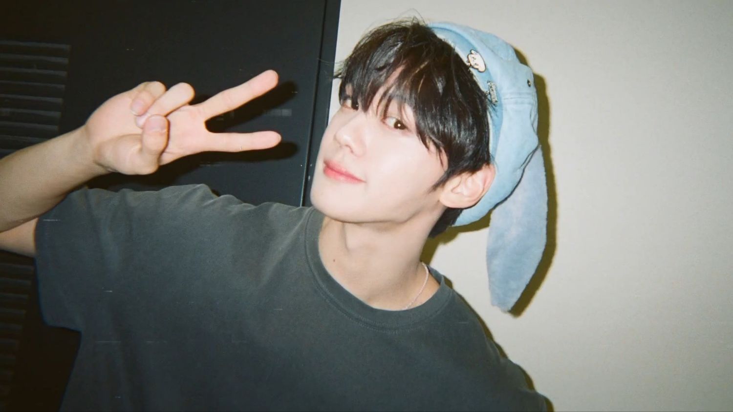 Recent activity shot of Kim Gyuvin (ZEROBASEONE)