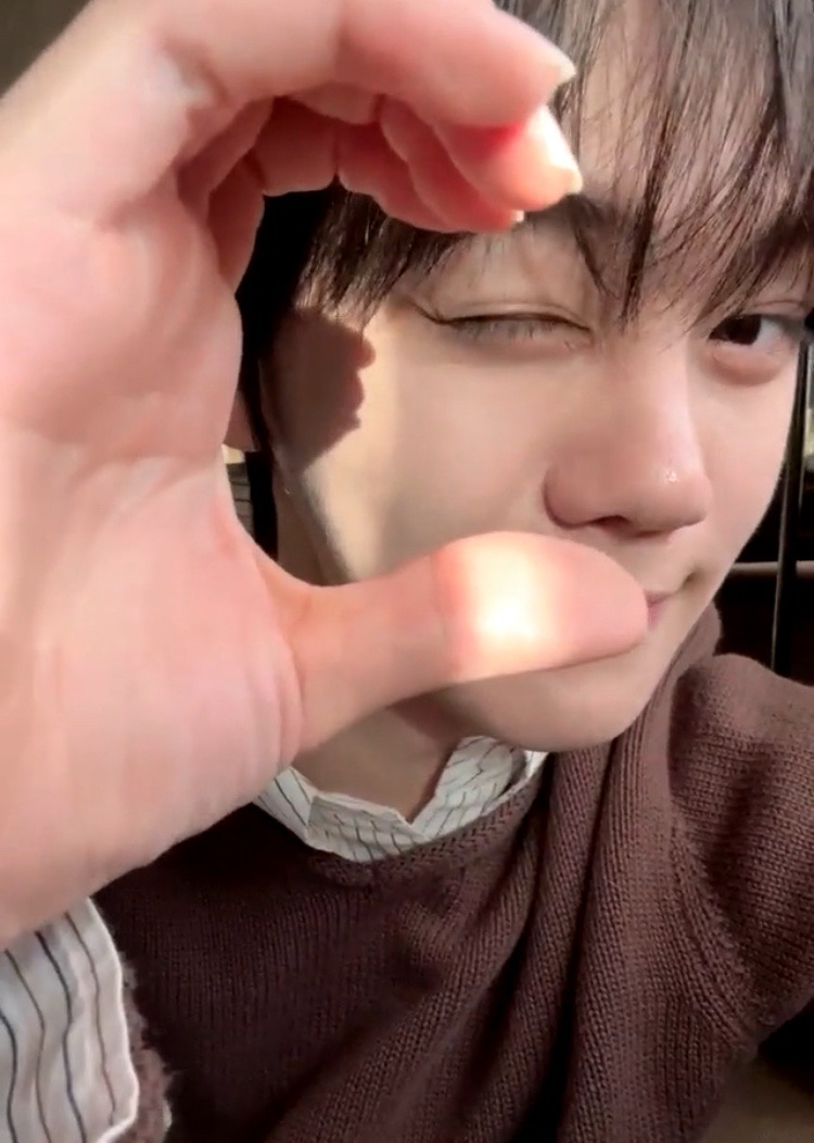 Behind-the-scenes cut of Kim Gyuvin (ZEROBASEONE)