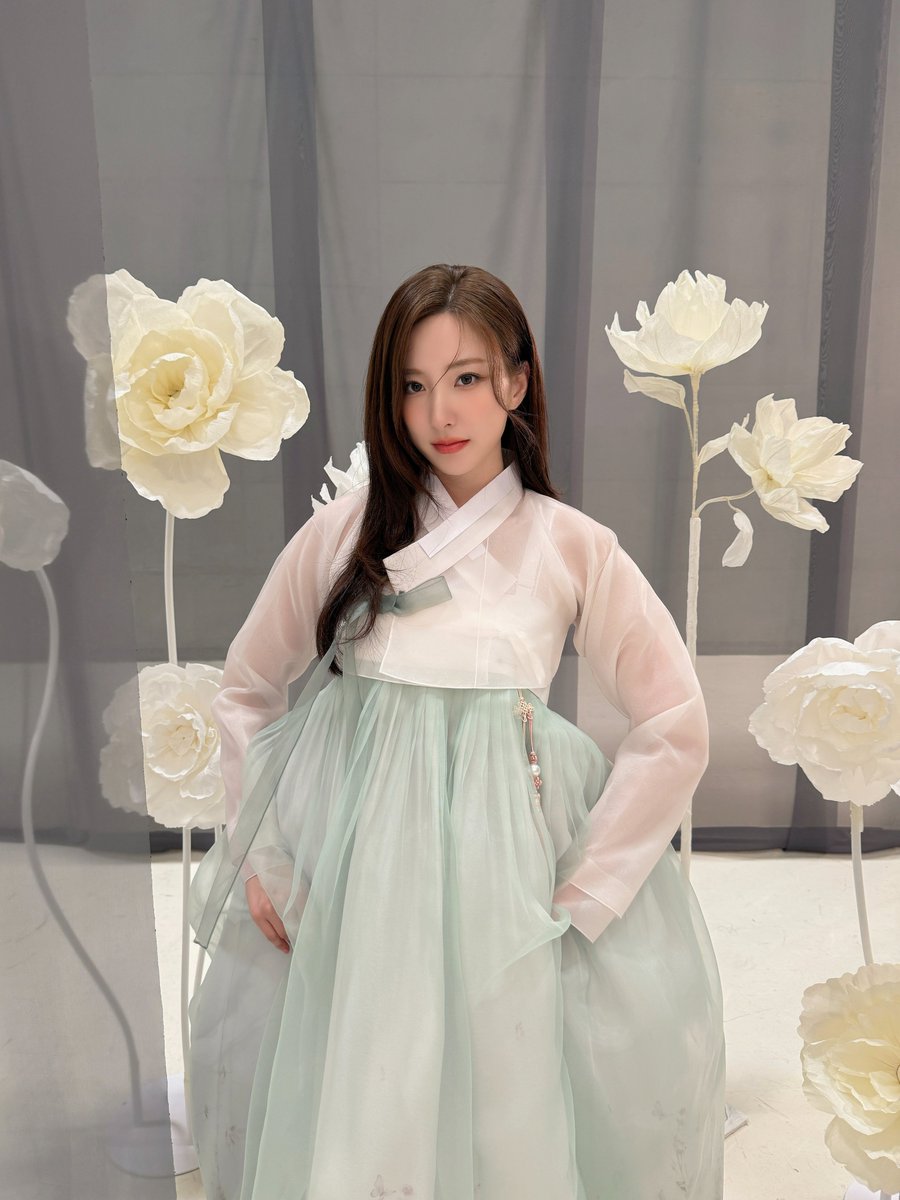 Behind-the-scenes cut of WJSN