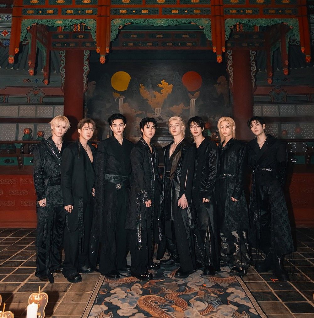 Behind-the-scenes cut of Stray Kids