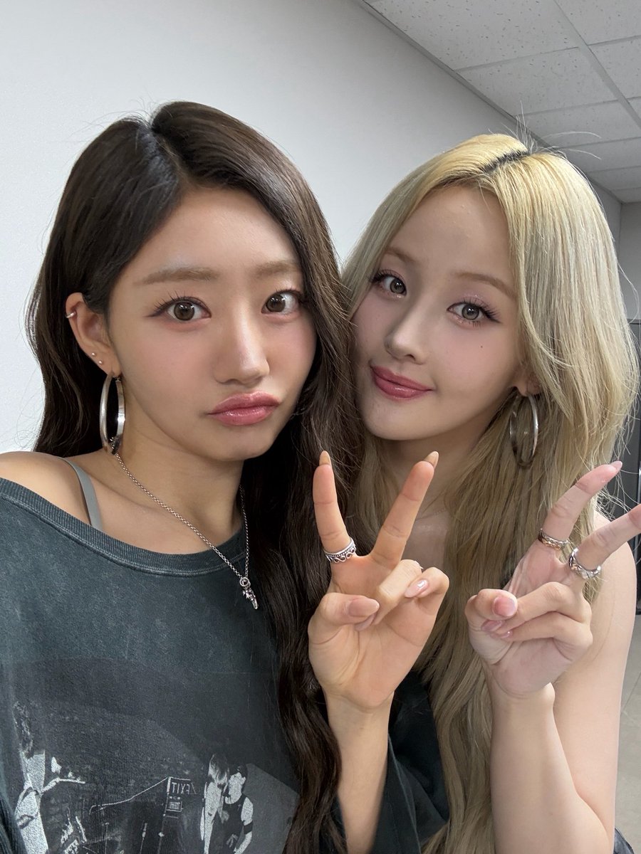 Behind-the-scenes cut of KISS OF LIFE