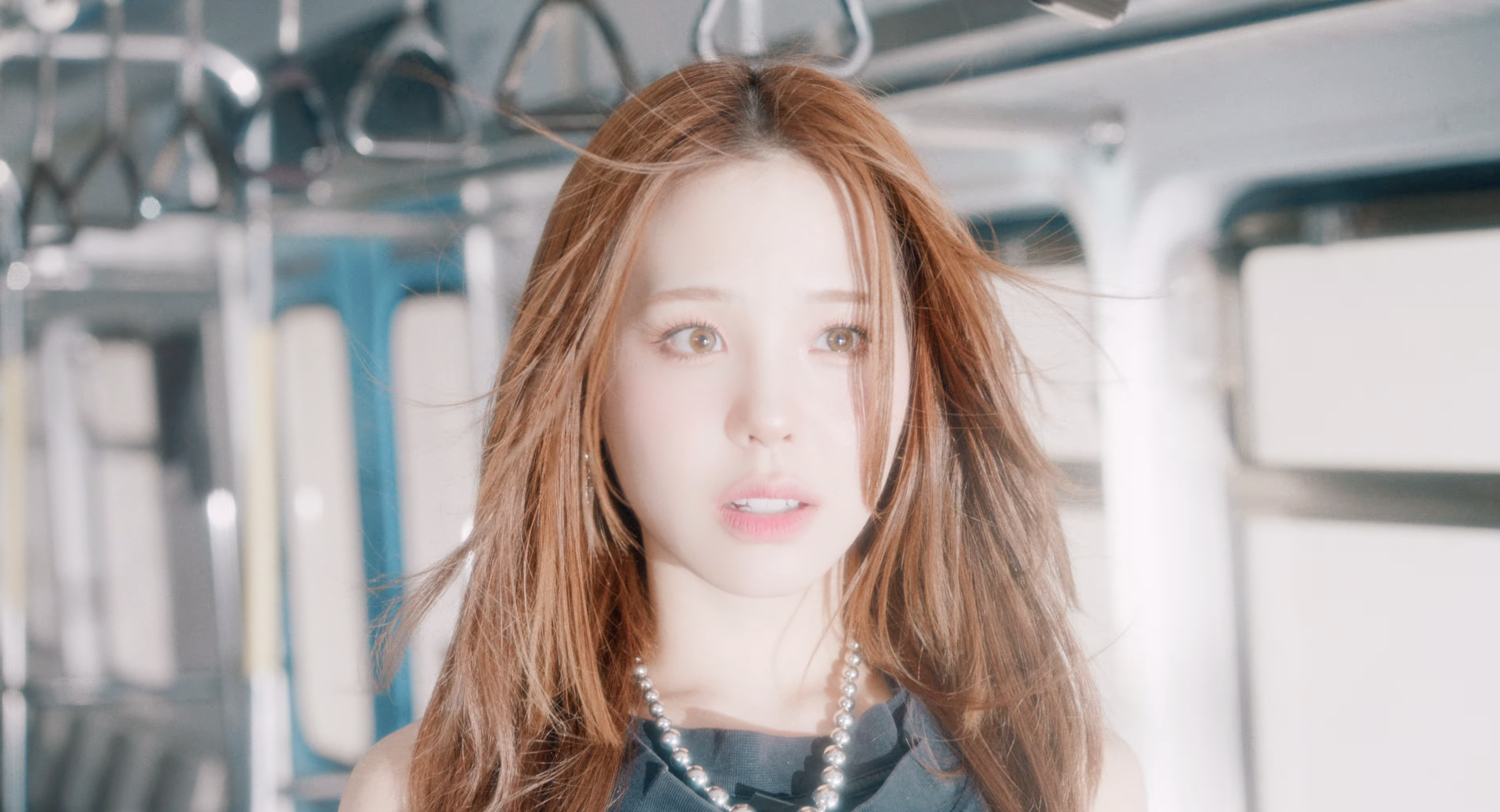 Behind-the-scenes cut of Mako (NiziU)