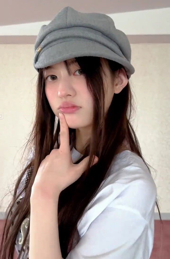 Behind-the-scenes cut of Minju (ILLIT)