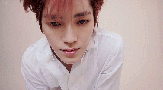 テヨン (NCT 127)の舞台裏ショット